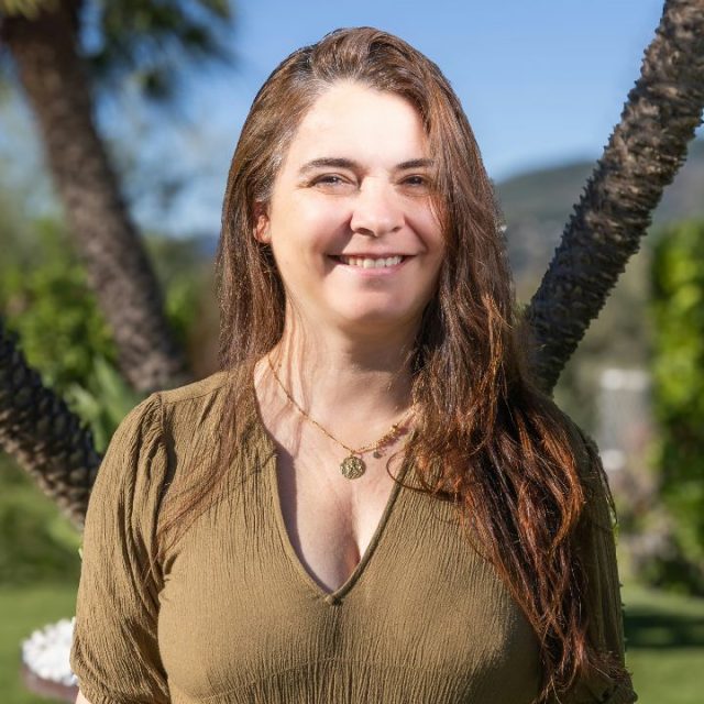 🎙️ Aujourd’hui, découvrez Cathy VERHOEVEN, 45 ans.
Impliquée et toujours à l’écoute, Cathy souhaite mettre son sérieux et son sens des responsabilités au service de La Roquette-sur-Siagne et de ses habitants.
💬 Dites-nous en commentaire ce que vous pensez de son engagement !
Notre Roquette, Notre Avenir.
vie roquettane, engagement local, participation citoyenne, proximité avec les habitants, dynamisme du village, initiatives locales, actions citoyennes, avenir de notre commune, lien avec les Roquettans.