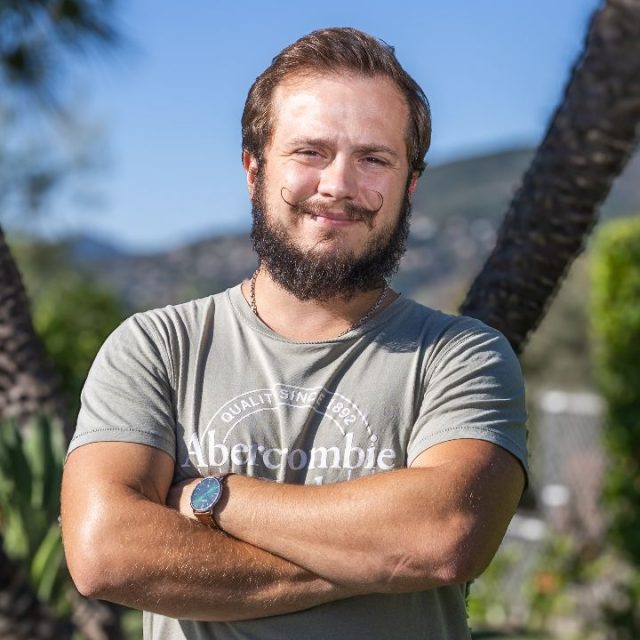 🎙️ Aujourd’hui, découvrez Antoine COUSSON, 25 ans.
Passionné et motivé, Antoine souhaite mettre son dynamisme et son regard neuf au service de La Roquette-sur-Siagne.
💬 Dites-nous en commentaire ce que vous pensez de son engagement !
Notre Roquette, Notre Avenir.
vie roquettane, engagement local, participation citoyenne, jeunesse engagée, dynamisme du village, initiatives locales, habitants de La Roquette, actions citoyennes, avenir de notre commune.